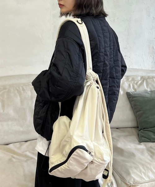 shesame（シーセム）の「アシメデザインリュック（バックパック/リュック・レディース・アイボリー・フリー）」の5枚目の写真