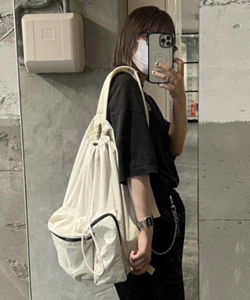 shesame（シーセム）の「アシメデザインリュック（バックパック/リュック・レディース・アイボリー・フリー）」の2枚目の写真