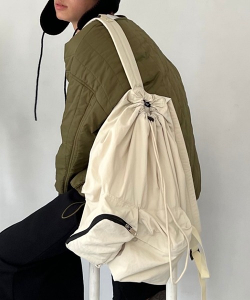 shesame（シーセム）の「アシメデザインリュック（バックパック/リュック・レディース・アイボリー・フリー）」の4枚目の写真
