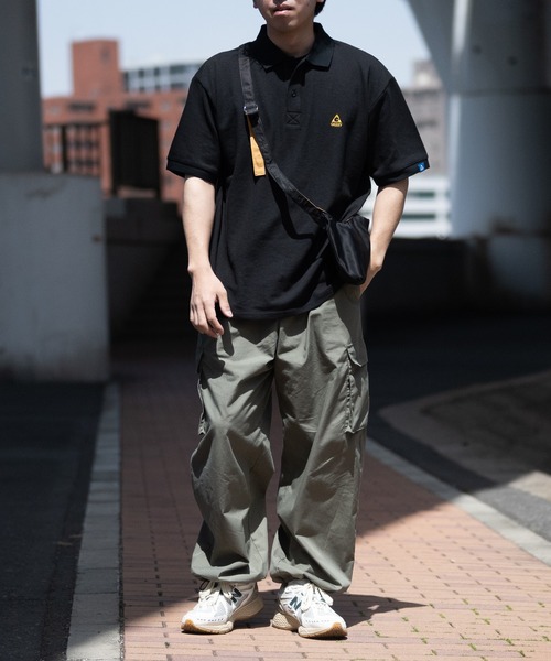 JOHN'S CLOSET（ジョンズクローゼット）の「【23】ナイロン エンブレム刺繍 ミニバッグ（ショルダーバッグ・メンズ・ブラック/ベージュ・FREE）」の4枚目の写真