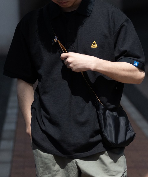 JOHN'S CLOSET（ジョンズクローゼット）の「【23】ナイロン エンブレム刺繍 ミニバッグ（ショルダーバッグ・メンズ・ブラック/ベージュ・FREE）」の3枚目の写真