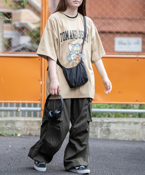 JOHN'S CLOSET（ジョンズクローゼット）の「【23】ナイロン エンブレム刺繍 ミニバッグ（ショルダーバッグ・メンズ・ブラック/ベージュ・FREE）」の11枚目の写真