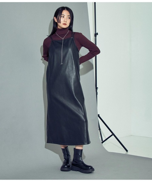 ANAP（アナップ）の「ダブルストラップフェイクレザーキャミソールワンピース（ワンピース・レディース・アイボリー/ブラック・FREE）」の5枚目の写真