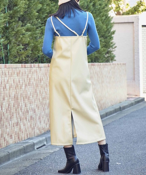 ANAP（アナップ）の「ダブルストラップフェイクレザーキャミソールワンピース（ワンピース・レディース・アイボリー/ブラック・FREE）」の14枚目の写真