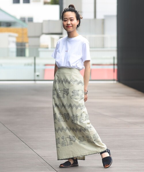 BEAMS BOY（ビームスボーイ）の「BEAMS BOY / ボーイ エンブロイダリー クルー Tシャツ 23SS（Tシャツ/カットソー・レディース・オフホワイト/ナチュラル/ブラック/サックスブルー/グリーン/パープル・1/2）」の8枚目の写真