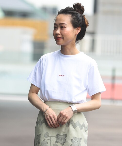 BEAMS BOY（ビームスボーイ）の「BEAMS BOY / ボーイ エンブロイダリー クルー Tシャツ 23SS（Tシャツ/カットソー・レディース・オフホワイト/ナチュラル/ブラック/サックスブルー/グリーン/パープル・1/2）」の9枚目の写真