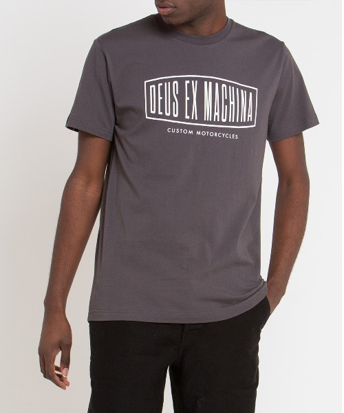 DEUS EX MACHINA(デウスエクスマキナ)の「REGO TEE(Tシャツ/カットソー・メンズ・ブラック/ネイビー・MEDIUM/LARGE/SMALL)」の2枚目の写真