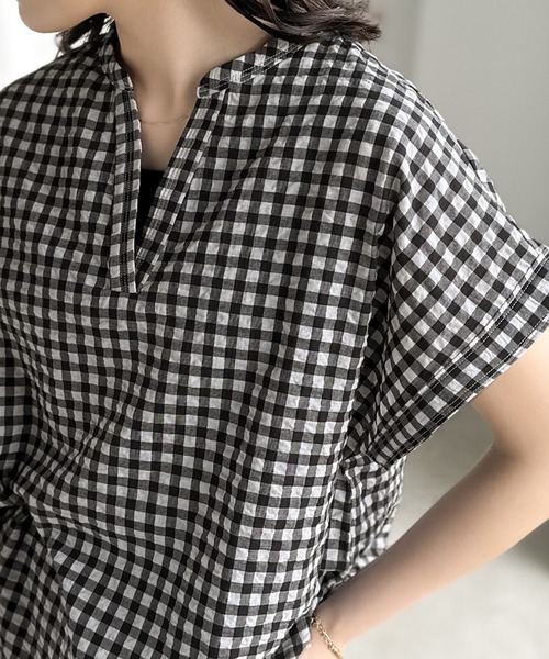 Java(ジャバ)の「《JaVa ジャバコラボ》大人の愛されプルオーバー。サッカー素材のキーネックフレンチスリーブTee(シャツ/ブラウス・レディース・ブラック/オフホワイト/グレー系その他/ブラウン系その他・LARGE/MEDIUM/SMALL/X-LARGE)」の3枚目の写真