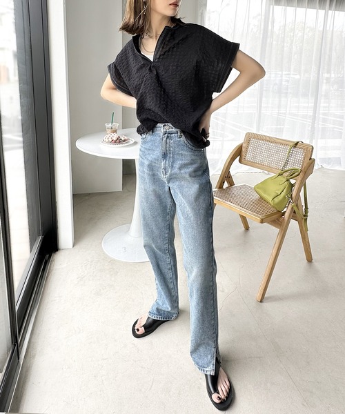 Java(ジャバ)の「《JaVa ジャバコラボ》大人の愛されプルオーバー。サッカー素材のキーネックフレンチスリーブTee(シャツ/ブラウス・レディース・ブラック/オフホワイト/グレー系その他/ブラウン系その他・LARGE/MEDIUM/SMALL/X-LARGE)」の6枚目の写真