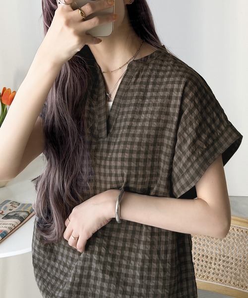 Java(ジャバ)の「《JaVa ジャバコラボ》大人の愛されプルオーバー。サッカー素材のキーネックフレンチスリーブTee(シャツ/ブラウス・レディース・ブラック/オフホワイト/グレー系その他/ブラウン系その他・LARGE/MEDIUM/SMALL/X-LARGE)」の17枚目の写真