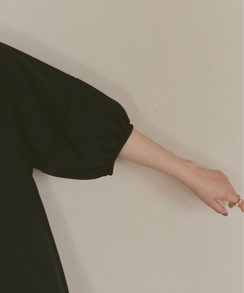 moi tytto（モイテュット）の「ハーフスリーブウエストタックワンピース（ワンピース・レディース・ブラック/ベージュ/ナチュラル・FREE）」の21枚目の写真