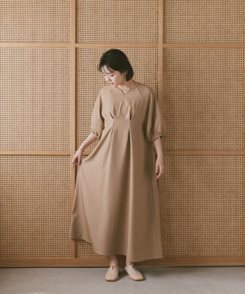 moi tytto（モイテュット）の「ハーフスリーブウエストタックワンピース（ワンピース・レディース・ブラック/ベージュ/ナチュラル・FREE）」の13枚目の写真