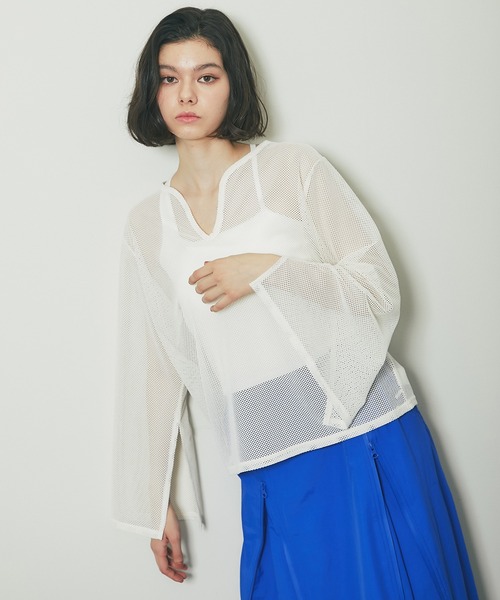 ANOTHER S(アナザーエス)の「スリーブスリットシアートップス(Tシャツ/カットソー・レディース・ブラック/アイボリー・M)」の2枚目の写真