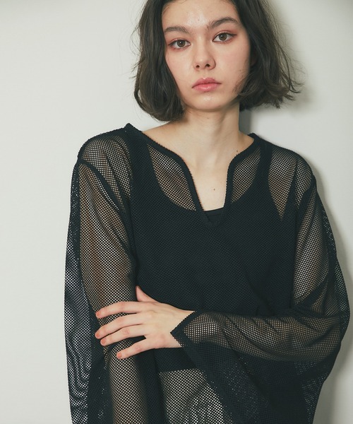 ANOTHER S(アナザーエス)の「スリーブスリットシアートップス(Tシャツ/カットソー・レディース・ブラック/アイボリー・M)」の1枚目の写真