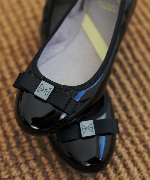 BUTTERFLY TWISTS(バタフライツイスト)の「BUTTERFLY TWISTS SHEA / シア おりたたみパンプス KPI(パンプス・レディース・ネイビー/ブラック/アンティークシルバー/シルバー・38/39/37/40/36/41)」の21枚目の写真