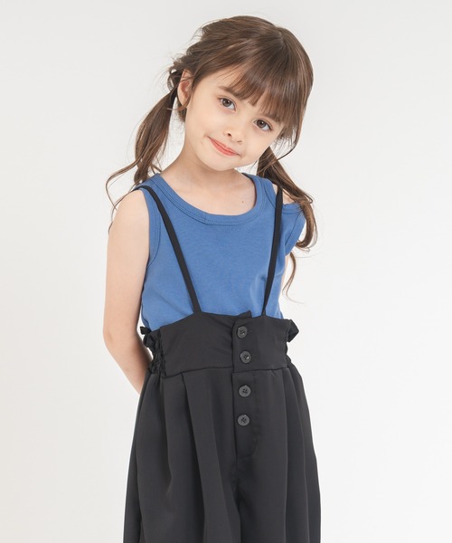 URBAN CHERRY(アーバンチェリー)の「アシンメトリーネックノースリーブトップス+ストラップサロペットパンツセット(Tシャツ/カットソー・キッズ・ブラック・100cm/110cm/120cm/130cm/140cm/150cm)」の1枚目の写真