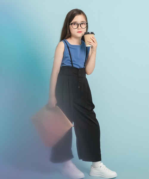 URBAN CHERRY(アーバンチェリー)の「アシンメトリーネックノースリーブトップス+ストラップサロペットパンツセット(Tシャツ/カットソー・キッズ・ブラック・100cm/110cm/120cm/130cm/140cm/150cm)」の20枚目の写真