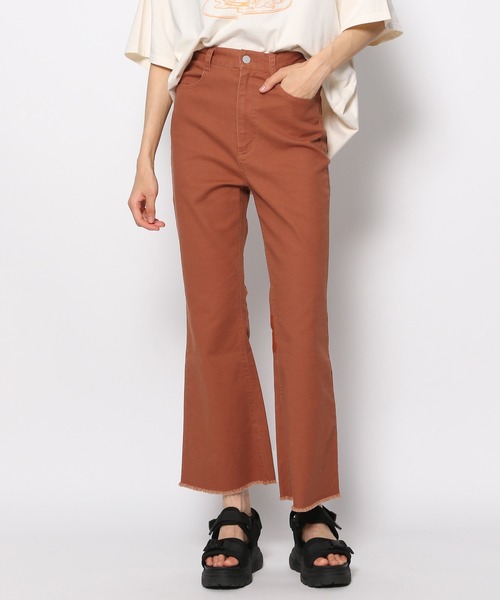 FOREVER 21（フォーエバー トゥエンティーワン）の「ストレッチツイルフレアパンツ（その他パンツ・レディース・ブラウン系その他4/ブルー系その他2・MEDIUM/SMALL）」の2枚目の写真