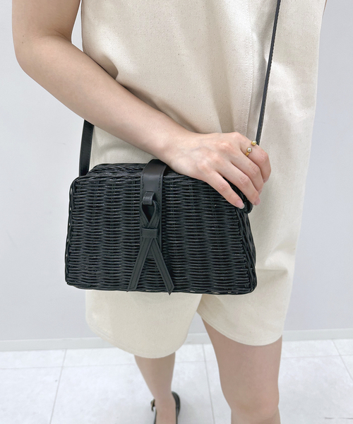 Larone(ラロネ)の「【LARONE/ラロネ】リボンバッグ(ショルダーバッグ・レディース・ブラック・FREE)」の4枚目の写真