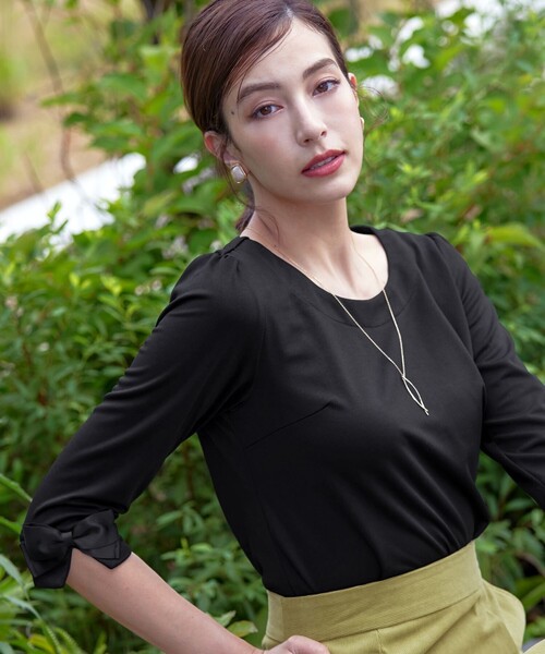 Tiaclasse(ティアクラッセ)の「【洗える】グログランリボンカットトップス(Tシャツ/カットソー・レディース・ブラック/ブルー/ネイビー/モカ・S/M/L)」の12枚目の写真