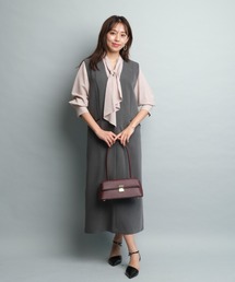 JUSGLITTY（ジャスグリッティー）の「Vネックジャンスカ