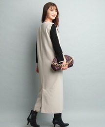 JUSGLITTY（ジャスグリッティー）の「Vネックジャンスカ