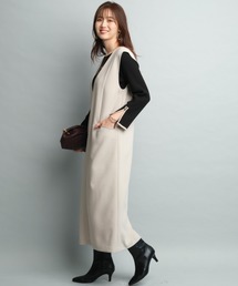 JUSGLITTY（ジャスグリッティー）の「Vネックジャンスカ