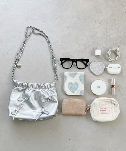 Loueme（ルエム）の「メニーリボンPUチェーンショルダーバッグ（ショルダーバッグ・レディース・アイボリー/ブラック/シルバー/ピンク・FREE）」の5枚目の写真