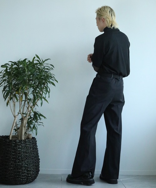 aimoha（アイモハ）の「aimoha menセンタータックフレアパンツ（その他パンツ・メンズ・ブラック/カーキ/ブラウン・L/M/XL）」の4枚目の写真