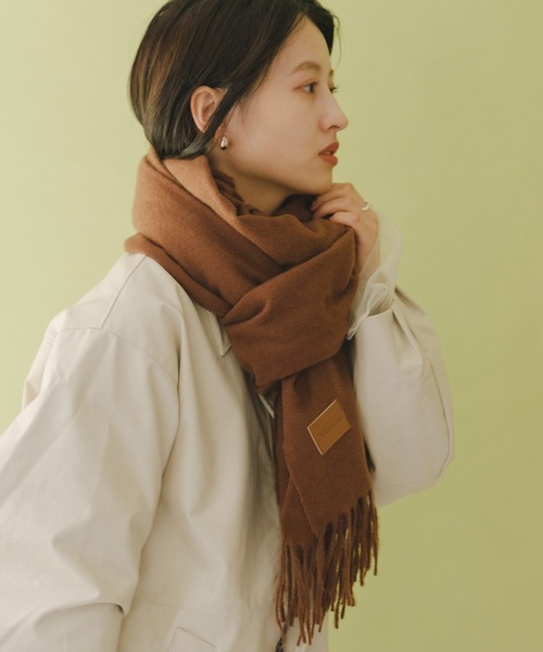 Kastane（カスタネ）の「【WEB限定カラー】ツイルマフラー（マフラー・レディース・ブラック/ブラウン/サックスブルー/ピンク/アイボリー・FREE）」の4枚目の写真