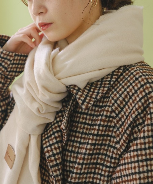 Kastane（カスタネ）の「【WEB限定カラー】ツイルマフラー（マフラー・レディース・ブラック/ブラウン/サックスブルー/ピンク/アイボリー・FREE）」の9枚目の写真