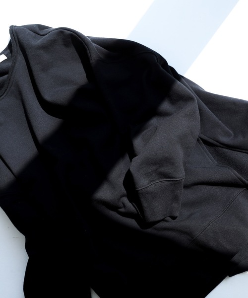 soulberry（ソウルベリー）の「ざっくりスリットな、黒いスウェット（スウェット・レディース・ブラック・3L/M/4L/L/LL）」の3枚目の写真