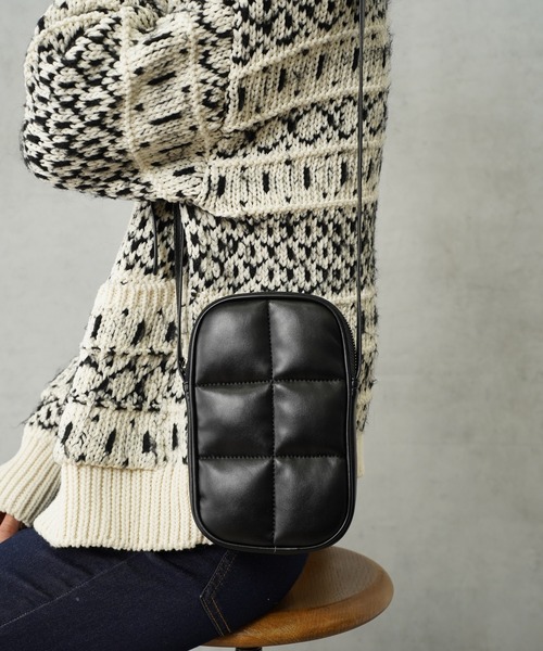 Actually（アクチュアリー）の「フェイクレザー キルトスマホショルダー（ショルダーバッグ・レディース・アイボリー/ブラック/グリーン・フリー）」の3枚目の写真