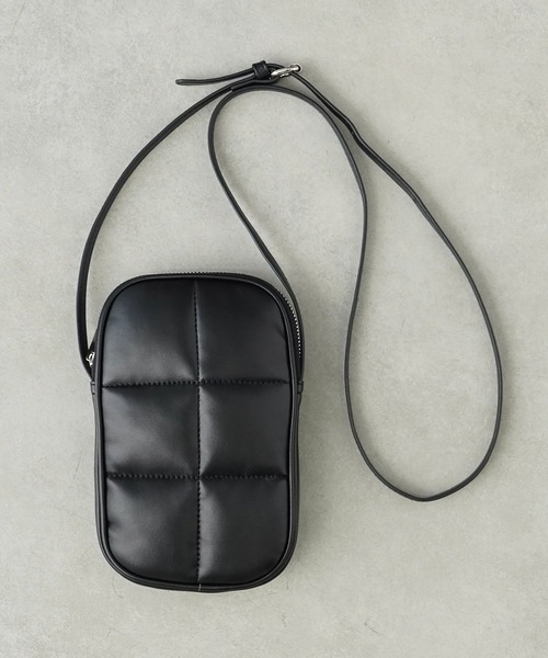 Actually（アクチュアリー）の「フェイクレザー キルトスマホショルダー（ショルダーバッグ・レディース・アイボリー/ブラック/グリーン・フリー）」の7枚目の写真