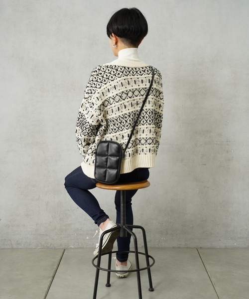 Actually（アクチュアリー）の「フェイクレザー キルトスマホショルダー（ショルダーバッグ・レディース・アイボリー/ブラック/グリーン・フリー）」の6枚目の写真