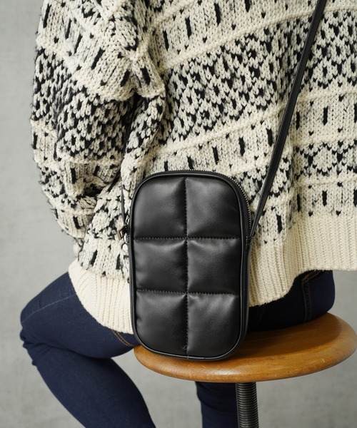 Actually（アクチュアリー）の「フェイクレザー キルトスマホショルダー（ショルダーバッグ・レディース・アイボリー/ブラック/グリーン・フリー）」の4枚目の写真