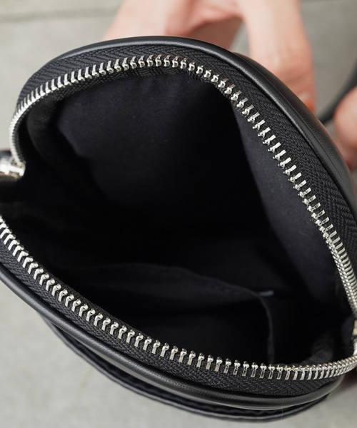 Actually（アクチュアリー）の「フェイクレザー キルトスマホショルダー（ショルダーバッグ・レディース・アイボリー/ブラック/グリーン・フリー）」の8枚目の写真