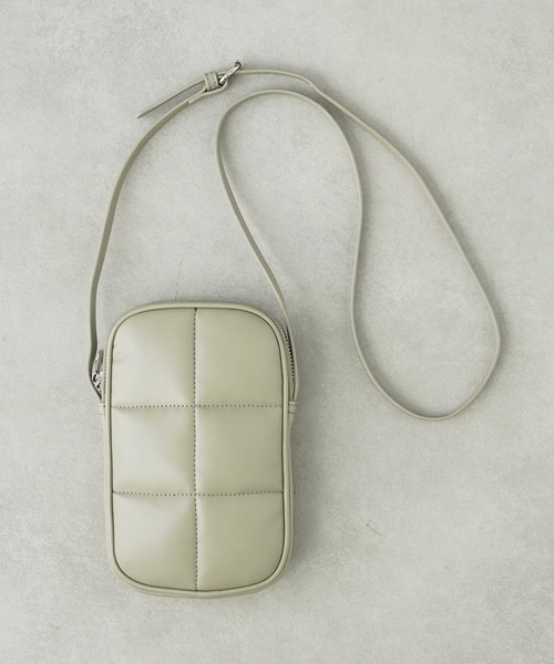 Actually（アクチュアリー）の「フェイクレザー キルトスマホショルダー（ショルダーバッグ・レディース・アイボリー/ブラック/グリーン・フリー）」の11枚目の写真