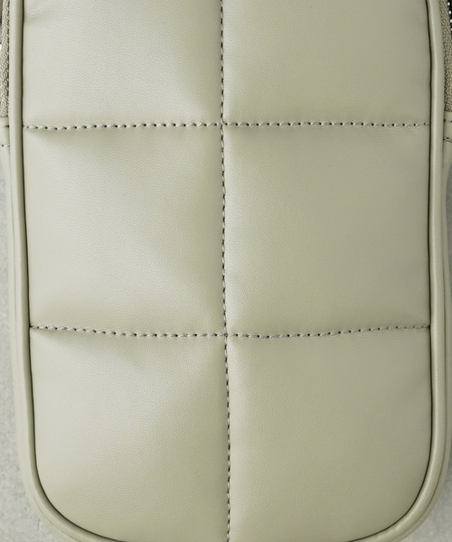 Actually（アクチュアリー）の「フェイクレザー キルトスマホショルダー（ショルダーバッグ・レディース・アイボリー/ブラック/グリーン・フリー）」の12枚目の写真