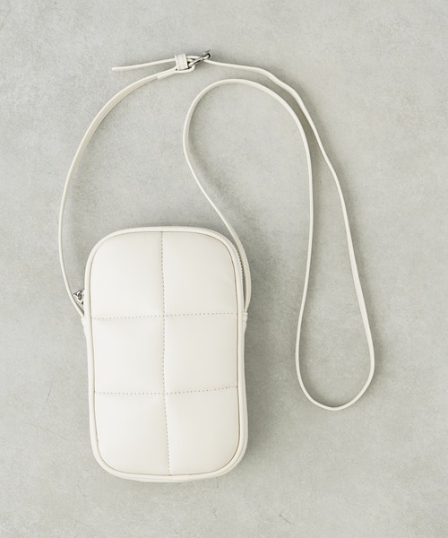 Actually（アクチュアリー）の「フェイクレザー キルトスマホショルダー（ショルダーバッグ・レディース・アイボリー/ブラック/グリーン・フリー）」の15枚目の写真