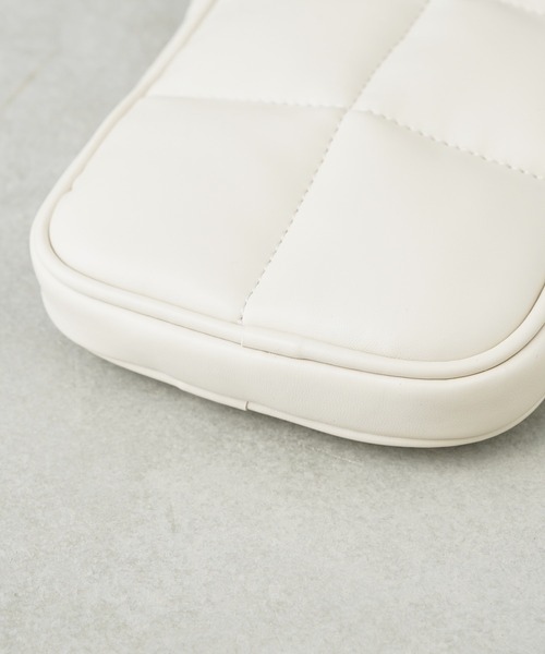 Actually（アクチュアリー）の「フェイクレザー キルトスマホショルダー（ショルダーバッグ・レディース・アイボリー/ブラック/グリーン・フリー）」の21枚目の写真