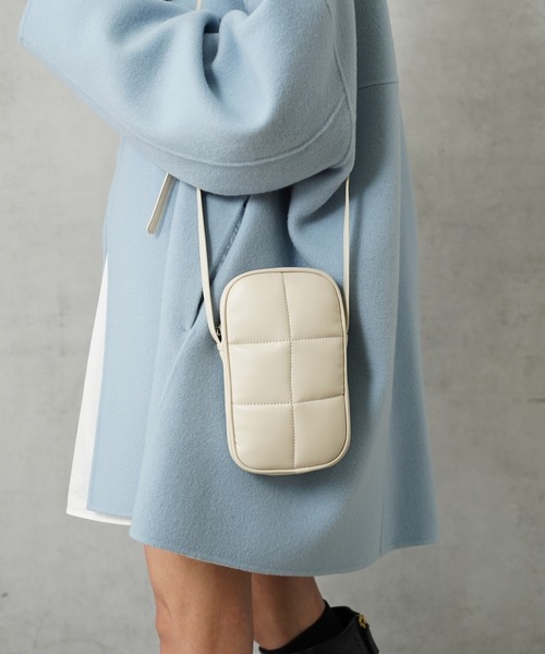 Actually（アクチュアリー）の「フェイクレザー キルトスマホショルダー（ショルダーバッグ・レディース・アイボリー/ブラック/グリーン・フリー）」の13枚目の写真