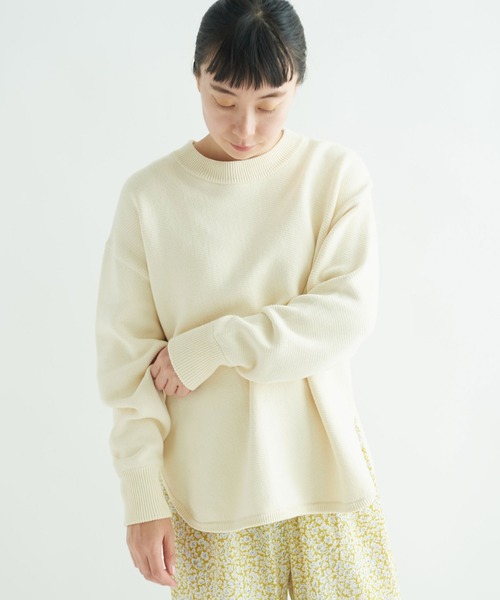 yuni（ユニ　）の「●ガスコットン裏毛編み ラウンドヘムクルーネックプルオーバー　1701KN005241（ニット/セーター・レディース・ホワイト/ブラック/ベージュ・FREE）」の8枚目の写真