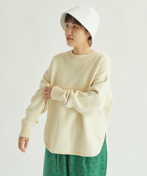 yuni（ユニ　）の「●ガスコットン裏毛編み ラウンドヘムクルーネックプルオーバー　1701KN005241（ニット/セーター・レディース・ホワイト/ブラック/ベージュ・FREE）」の13枚目の写真