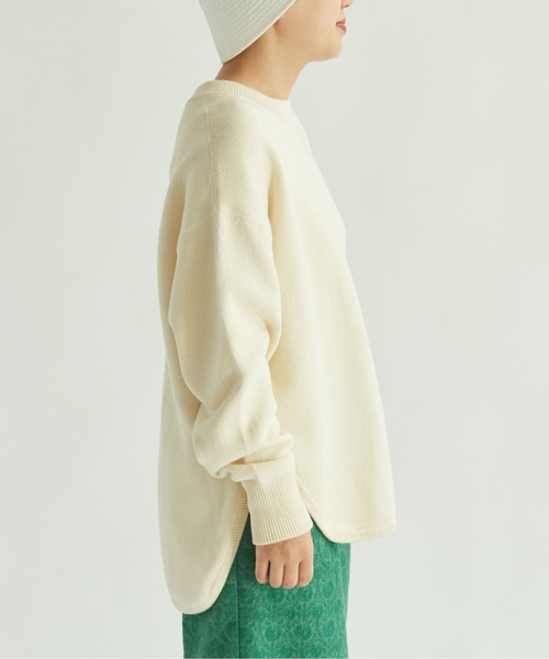 yuni（ユニ　）の「●ガスコットン裏毛編み ラウンドヘムクルーネックプルオーバー　1701KN005241（ニット/セーター・レディース・ホワイト/ブラック/ベージュ・FREE）」の16枚目の写真