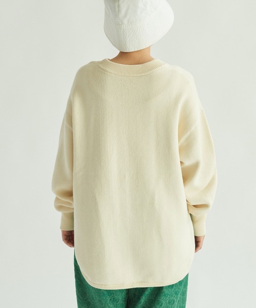 yuni（ユニ　）の「●ガスコットン裏毛編み ラウンドヘムクルーネックプルオーバー　1701KN005241（ニット/セーター・レディース・ホワイト/ブラック/ベージュ・FREE）」の17枚目の写真