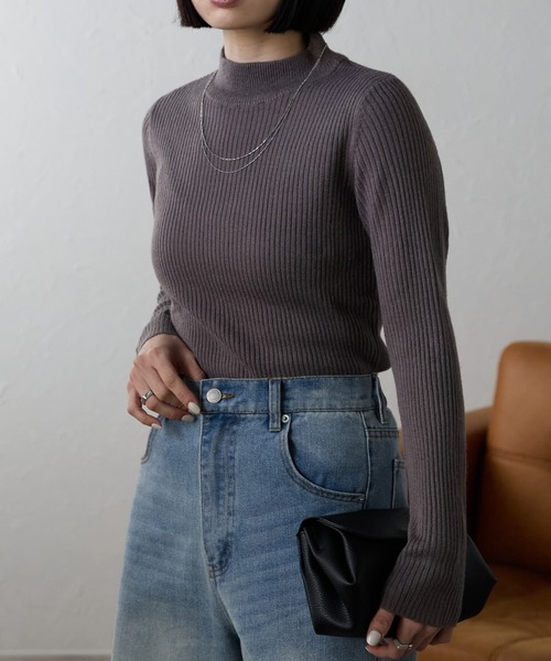 ap retro（アプレトロ）の「ボトルネックリブカラーニットプルオーバー/モックネック（ニット/セーター・レディース・ブラック/ベージュ/グレー/オフホワイト/ブルー/グリーン/アイボリー/スモークピンク/ボルドー・MEDIUM）」の4枚目の写真