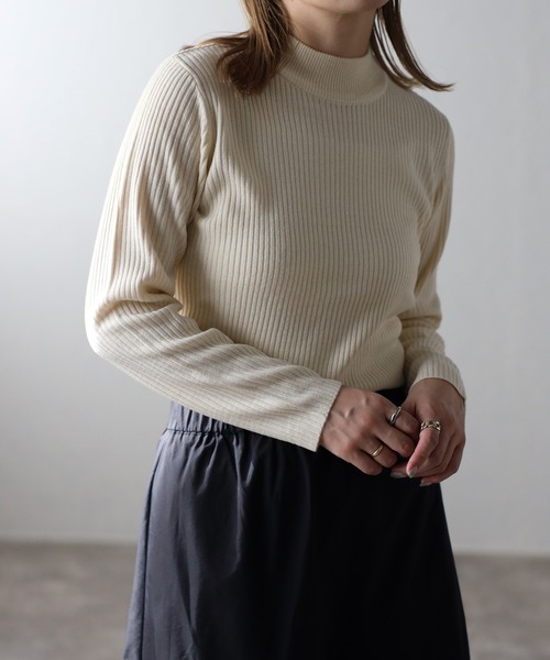 ap retro（アプレトロ）の「ボトルネックリブカラーニットプルオーバー/モックネック（ニット/セーター・レディース・ブラック/ベージュ/グレー/オフホワイト/ブルー/グリーン/アイボリー/スモークピンク/ボルドー・MEDIUM）」の3枚目の写真