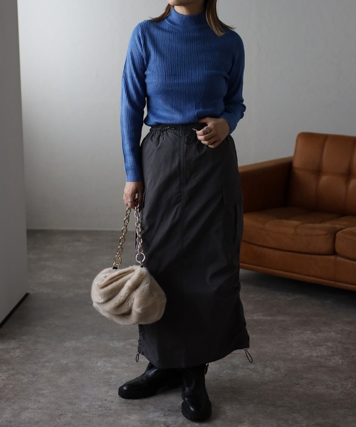 ap retro（アプレトロ）の「ボトルネックリブカラーニットプルオーバー/モックネック（ニット/セーター・レディース・ブラック/ベージュ/グレー/オフホワイト/ブルー/グリーン/アイボリー/スモークピンク/ボルドー・MEDIUM）」の20枚目の写真