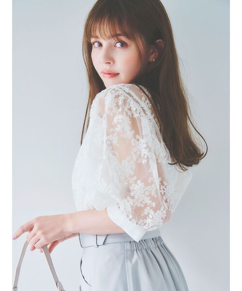 dazzlin(ダズリン)の「チュール刺繍ブラウス(シャツ/ブラウス・レディース・ブラック/オフホワイト/ブルー・FREE)」の4枚目の写真